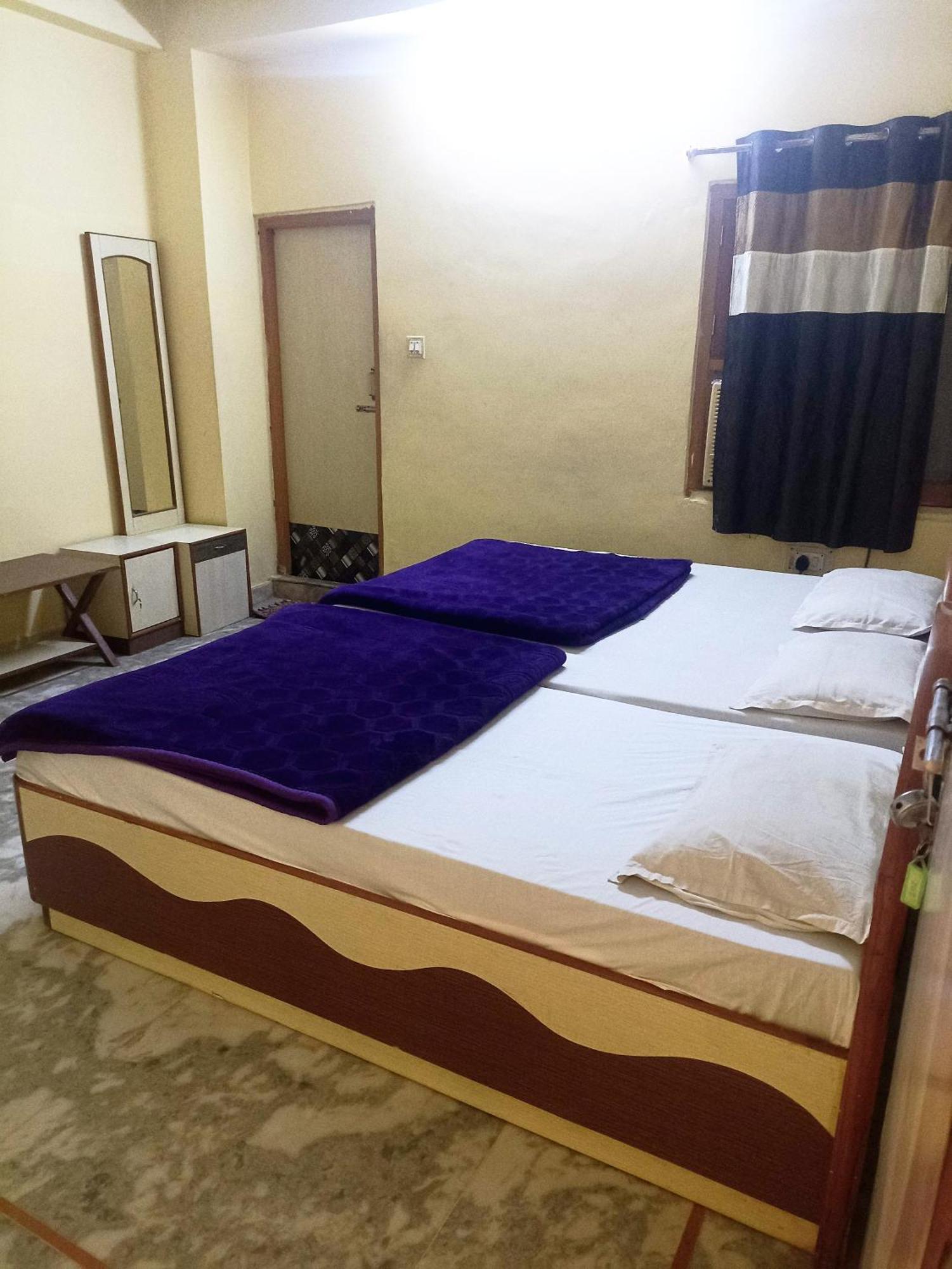 Shreeji Arpan Hotel Nathdwara Phòng bức ảnh